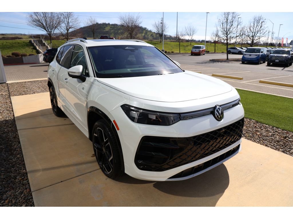 New 2026 Volkswagen Tiguan SEL R-Line image 3