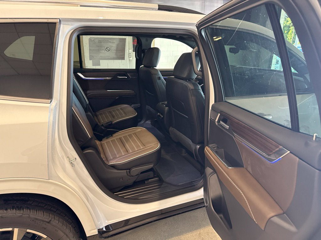 New 2027 GMC Acadia Denali Ultimate w/ LPO, Floor Liner Package AWD/4WD image 16
