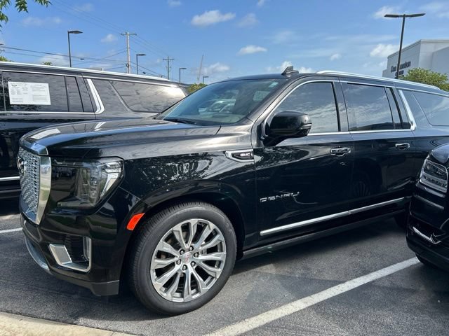 Used 2023 GMC Yukon XL Denali w/ Denali Reserve Package AWD/4WD image 1