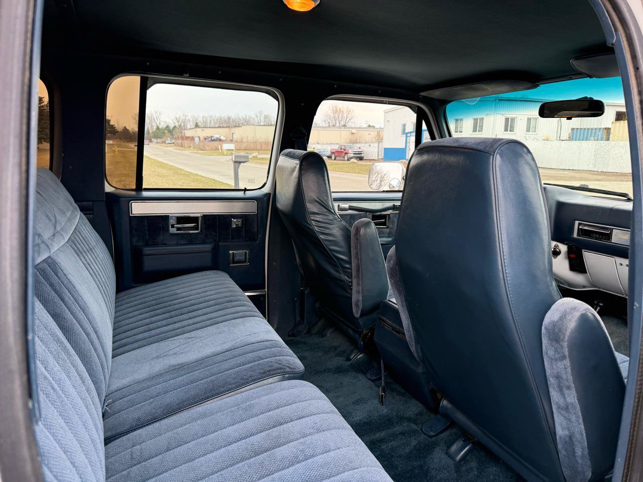 Used 1987 GMC Suburban 4WD image 24