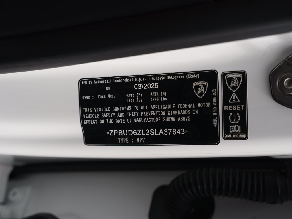 Used 2025 Lamborghini Urus SE AWD/4WD image 41