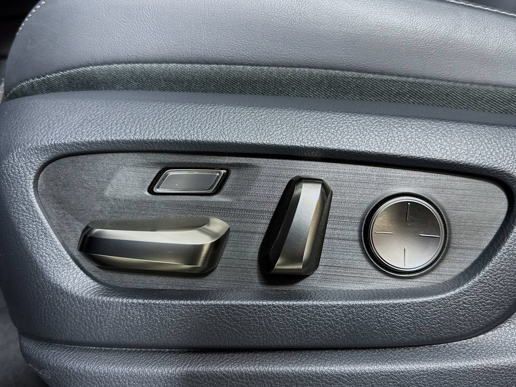 Used 2024 Lexus LX 600 4WD w/ Interior Upgrade Package image 17