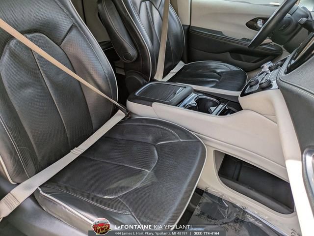 Used 2021 Chrysler Pacifica Limited AWD/4WD image 30
