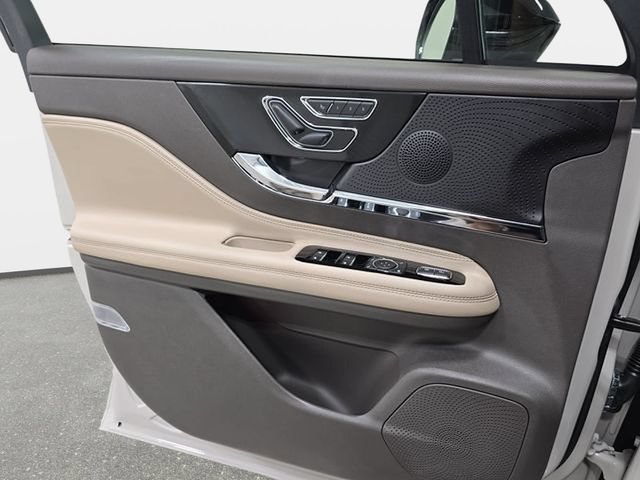 Certified 2023 Lincoln Corsair AWD w/ Equipment Group 101A image 24
