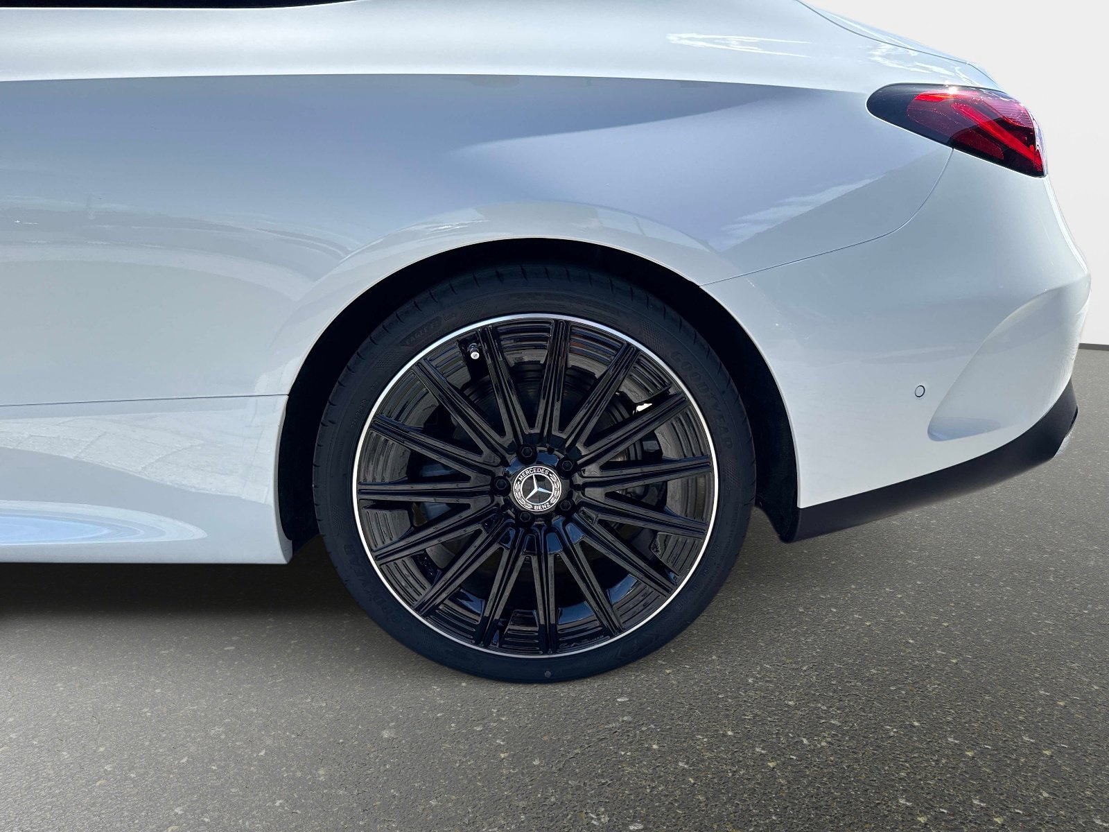 New 2026 Mercedes-Benz CLE 300 4MATIC Coupe image 11