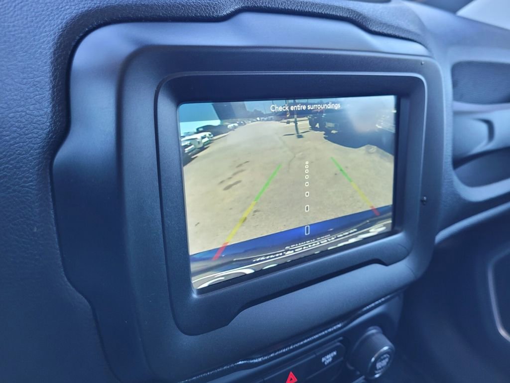 Used 2020 Jeep Renegade Latitude w/ Cold Weather Group image 34