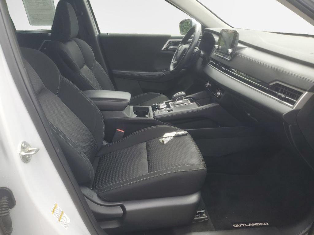 Used 2023 Mitsubishi Outlander ES AWD/4WD image 26