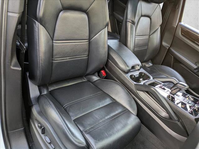 Used 2023 Porsche Cayenne Platinum Edition image 21