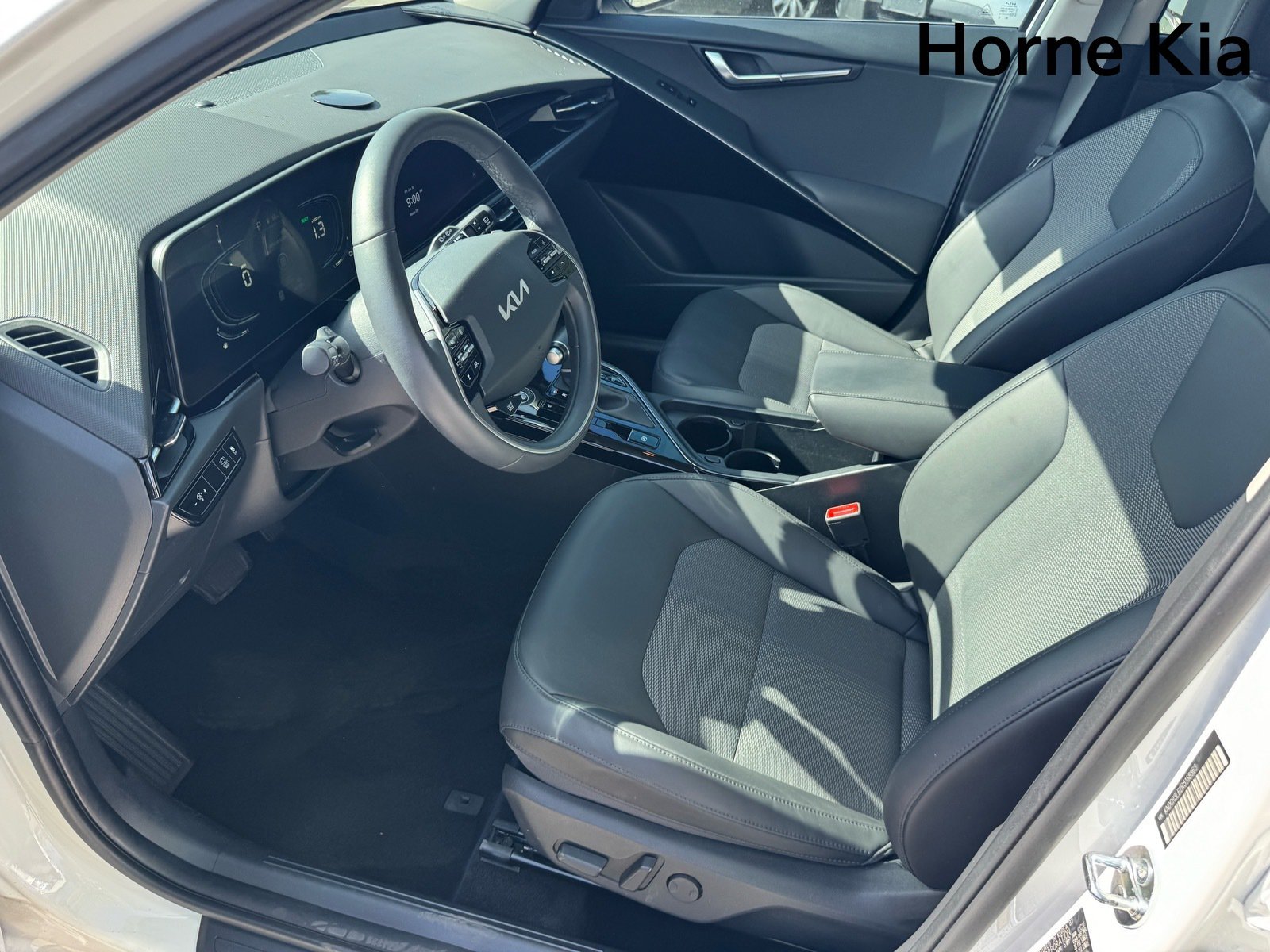 Certified 2024 Kia Niro EX FWD image 9