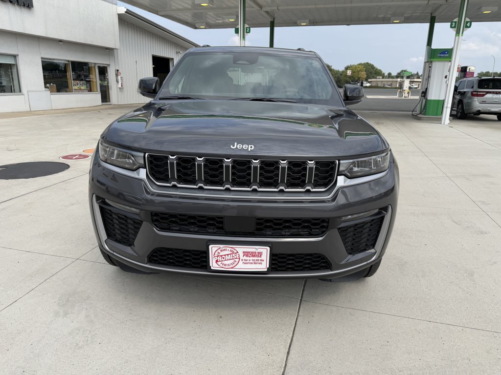 New 2026 Jeep Grand Cherokee Limited w/ Trailer Tow Package AWD/4WD image 3