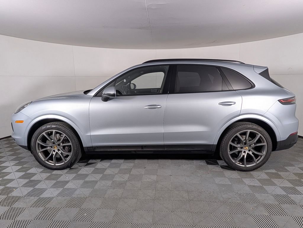 Certified 2023 Porsche Cayenne Platinum Edition image 2