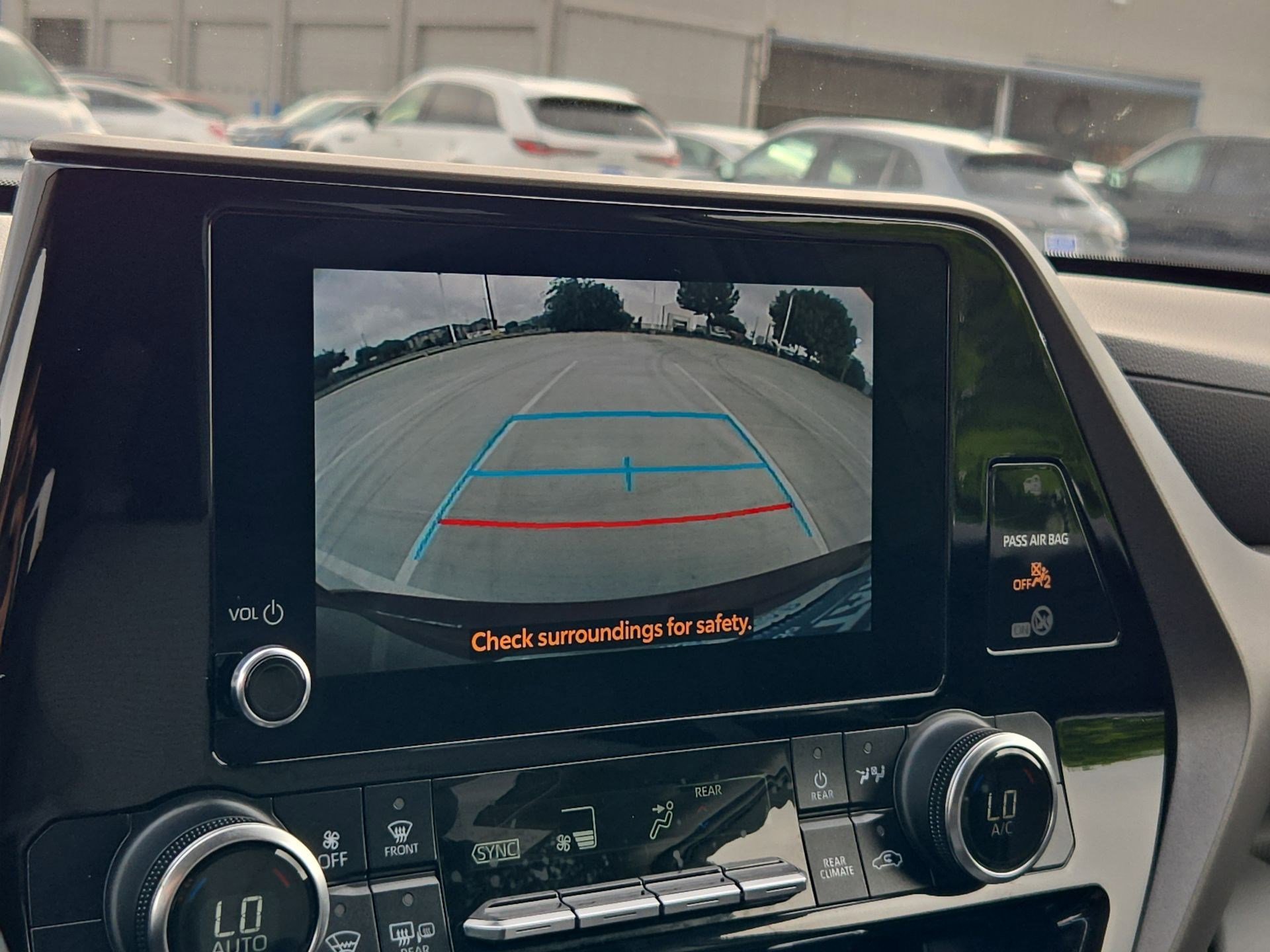 Used 2023 Toyota Highlander LE FWD image 24