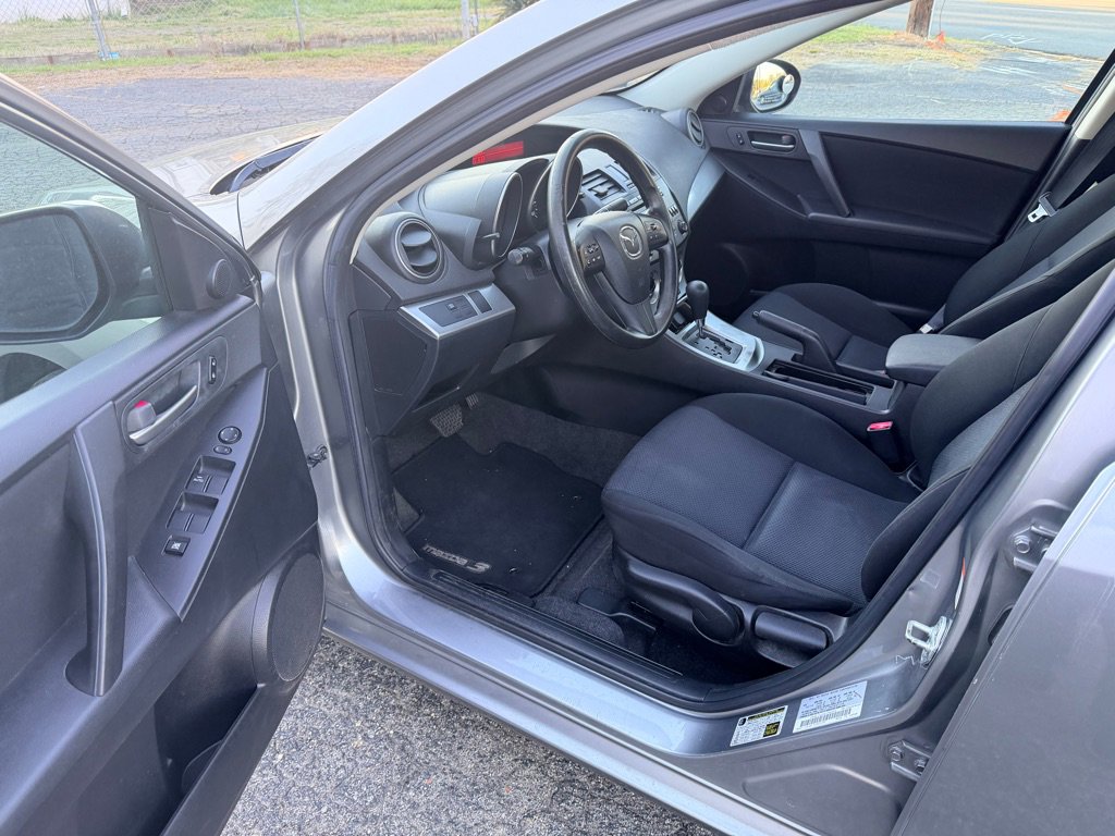 Used 2010 MAZDA MAZDA3 i Touring image 11