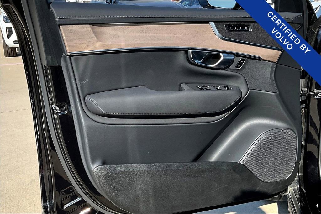 Certified 2025 Volvo XC90 B6 Plus image 23