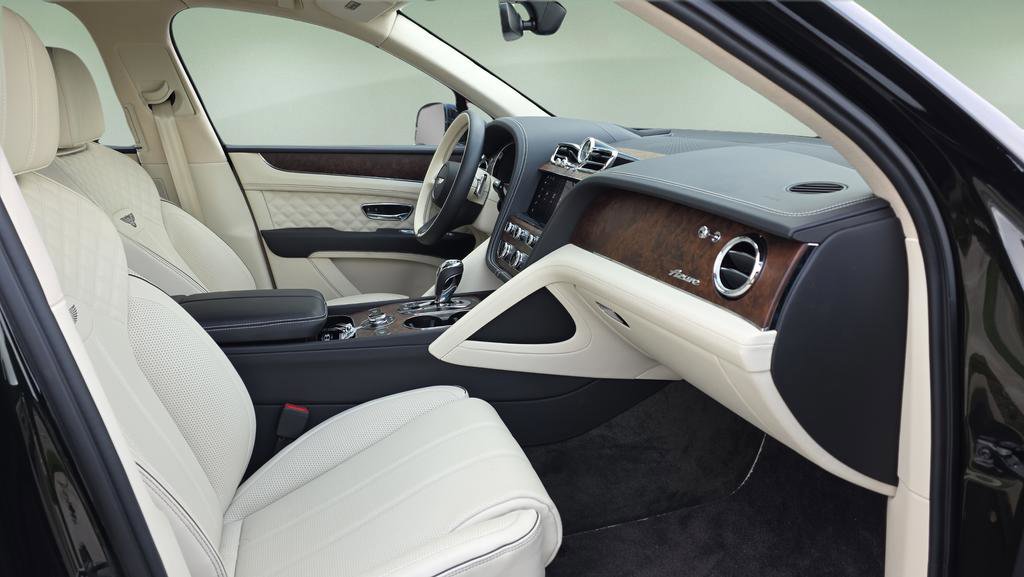 Used 2023 Bentley Bentayga image 2