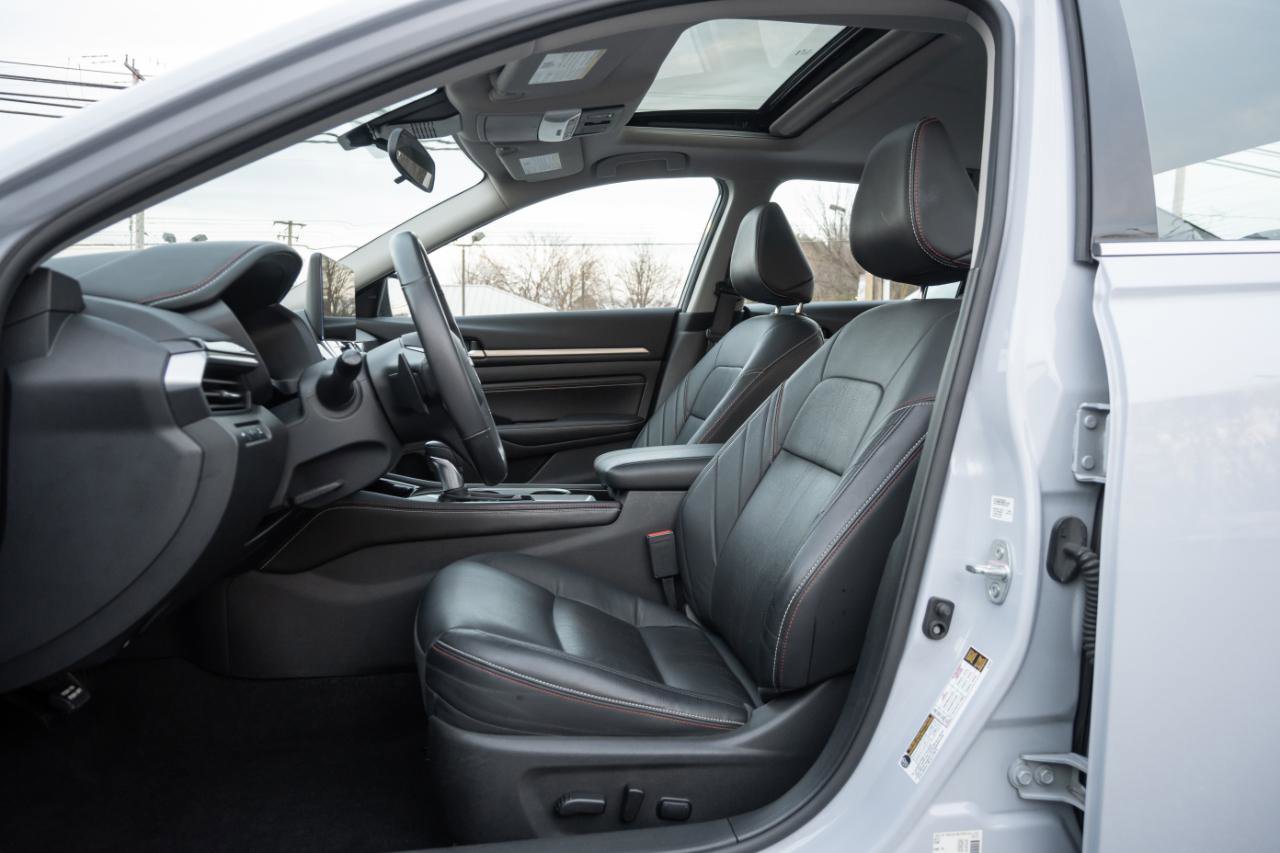 Used 2023 Nissan Altima 2.5 SR w/ SR Premium Package image 2