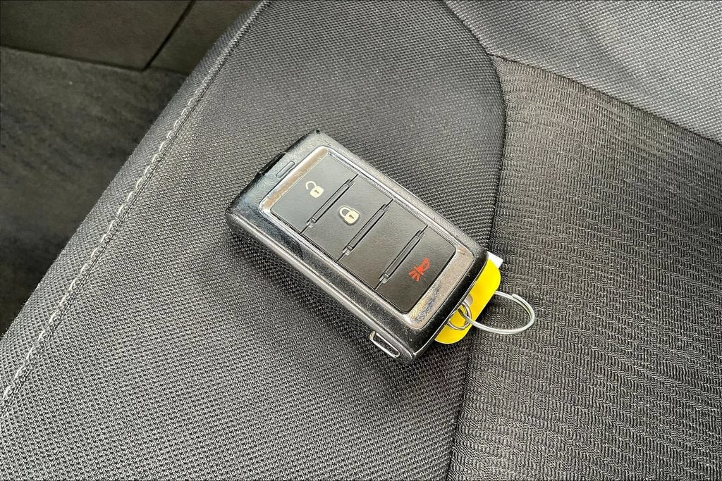 Used 2024 Jeep Grand Cherokee Laredo RWD image 31