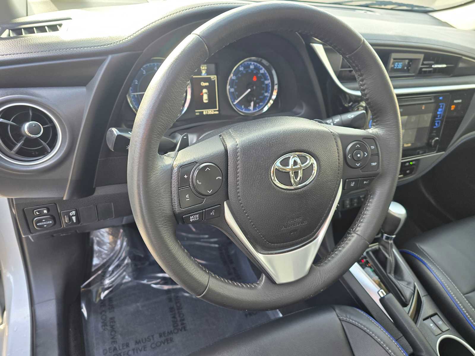 Used 2017 Toyota Corolla XSE image 25