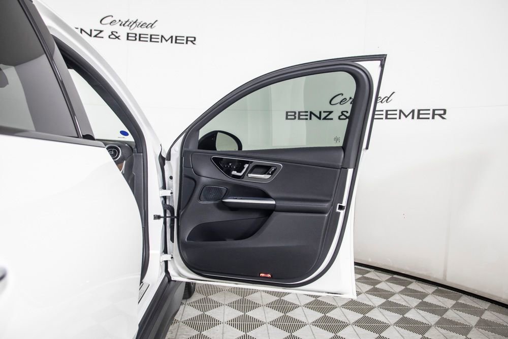 Used 2024 Mercedes-Benz GLC 300 4MATIC w/ AMG Line image 19