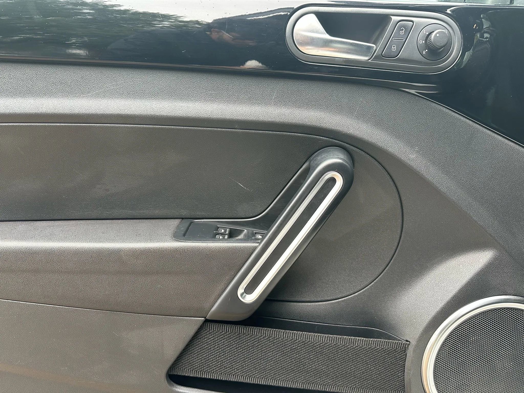 Used 2013 Volkswagen Beetle 2.0T image 9