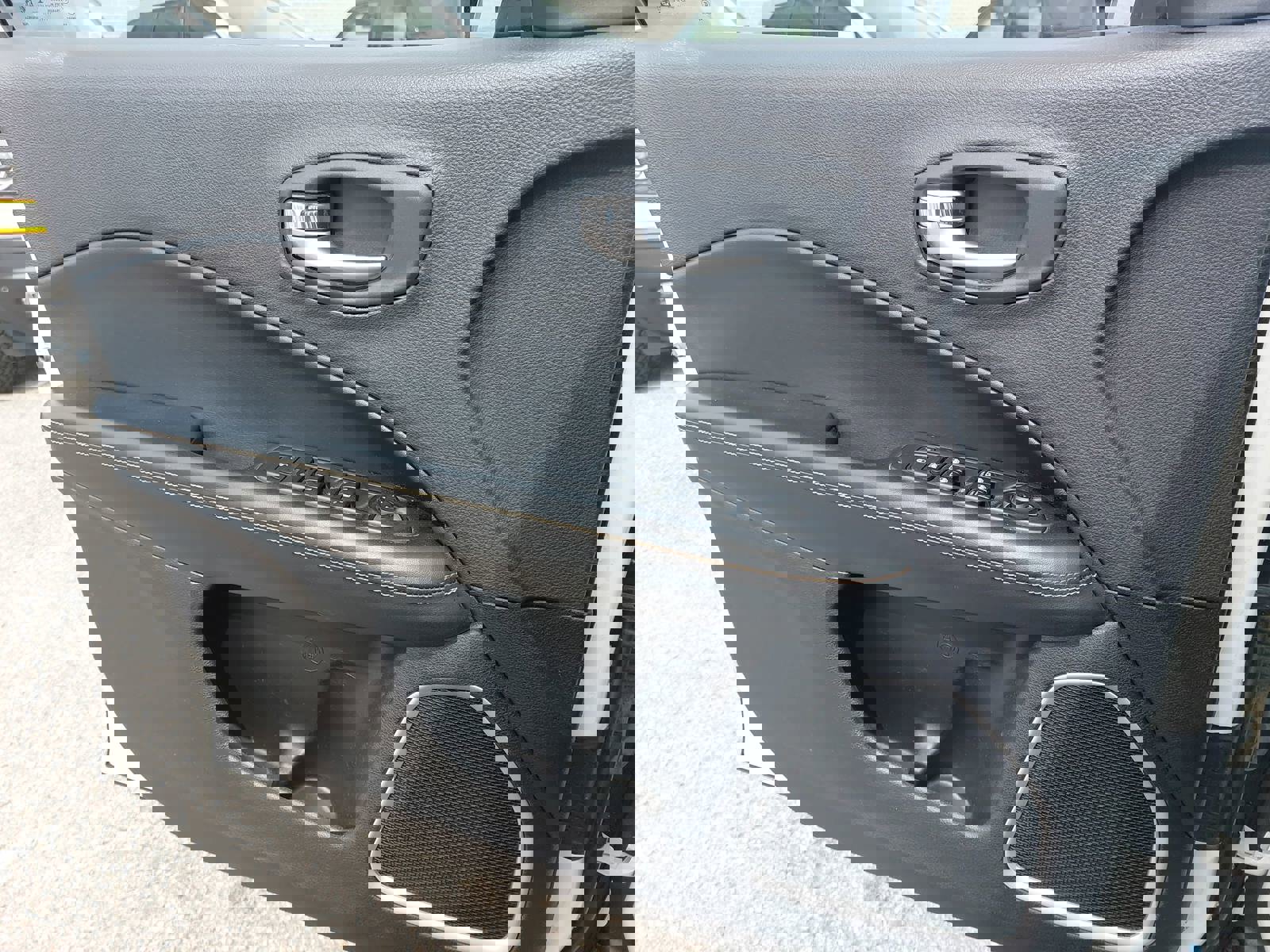 Used 2017 Jeep Compass Latitude w/ Popular Equipment Group image 25