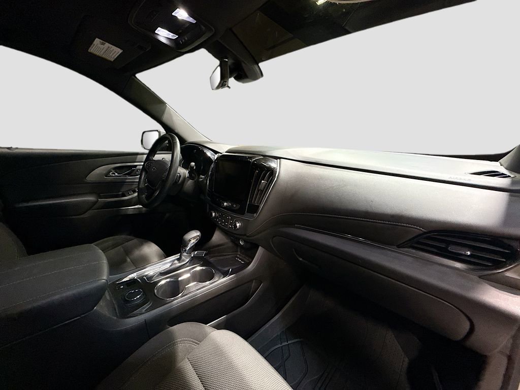 Used 2023 Chevrolet Traverse LT image 27