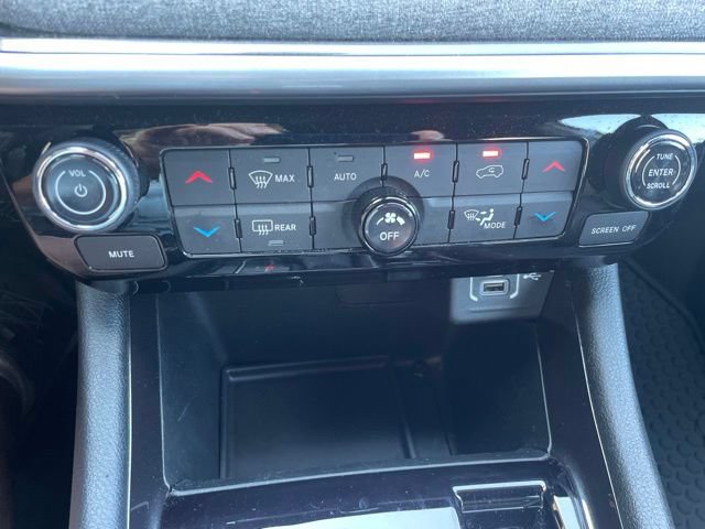 Used 2024 Jeep Compass Latitude w/ Convenience Group AWD/4WD image 41