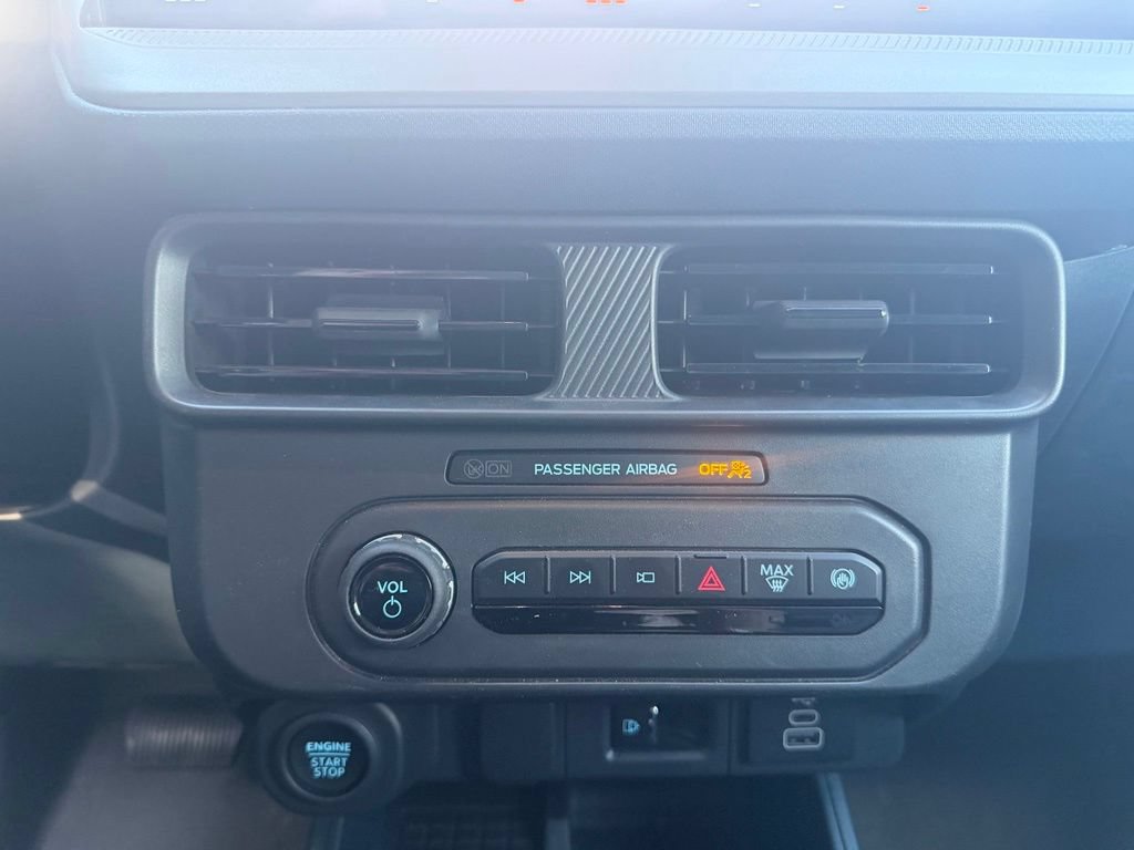 Used 2025 Ford Maverick Lariat w/ Black Appearance Package AWD/4WD image 19