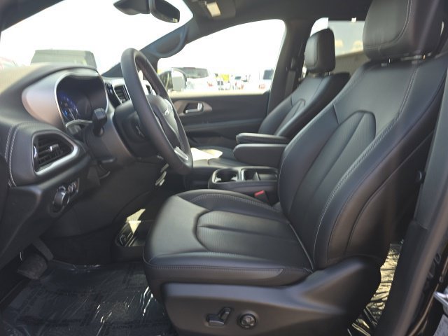 New 2027 Chrysler Pacifica Select AWD/4WD image 11