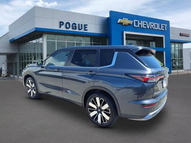 Used 2025 Mitsubishi Outlander SE FWD image 3