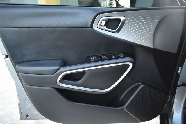 Used 2023 Kia Soul LX image 14