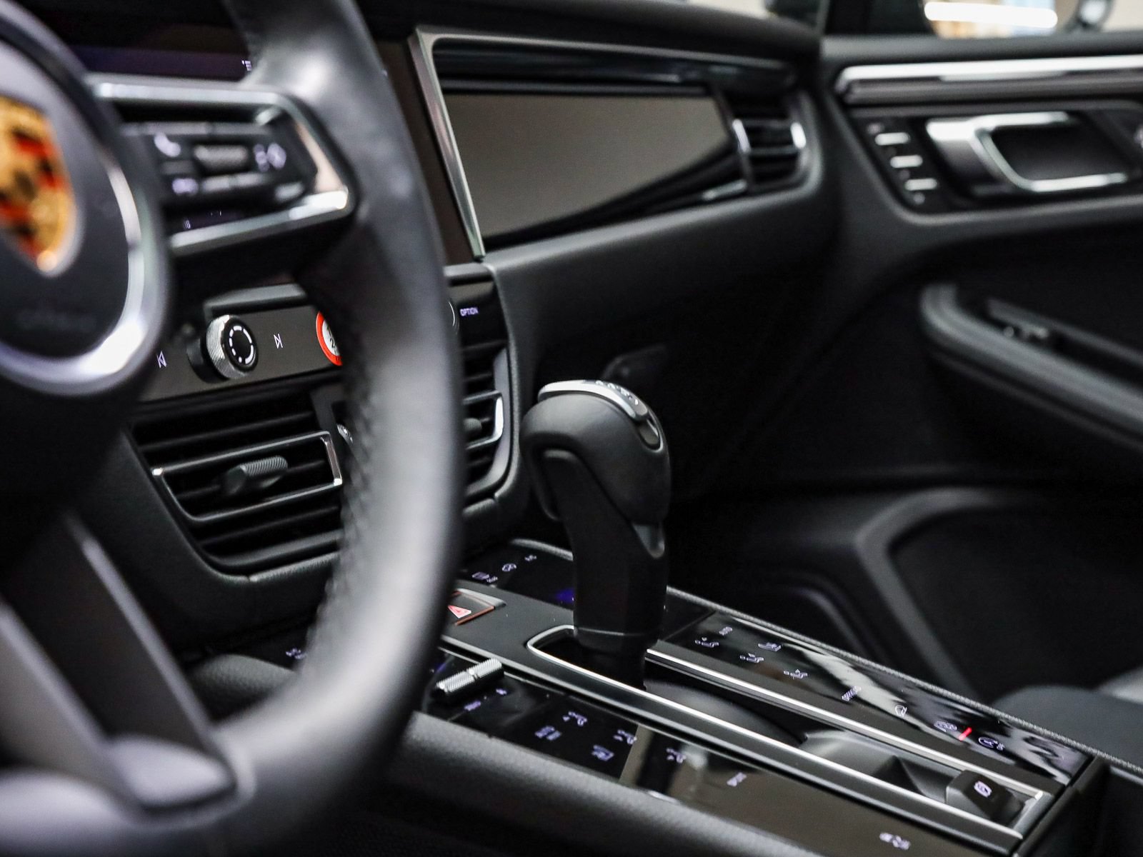 Certified 2026 Porsche Macan AWD/4WD image 28