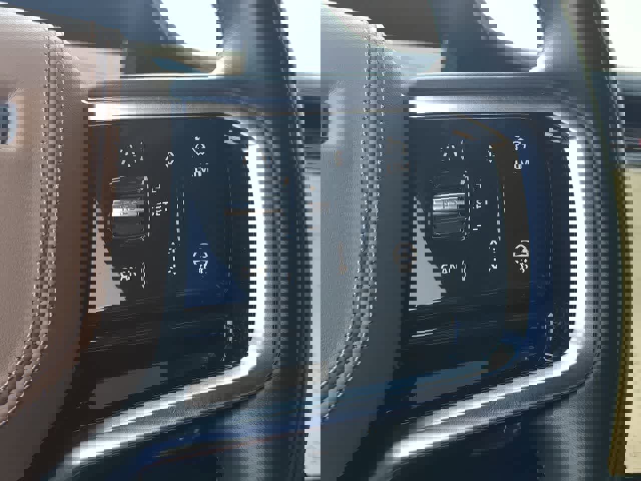 Used 2025 Land Rover Range Rover Sport SE image 25