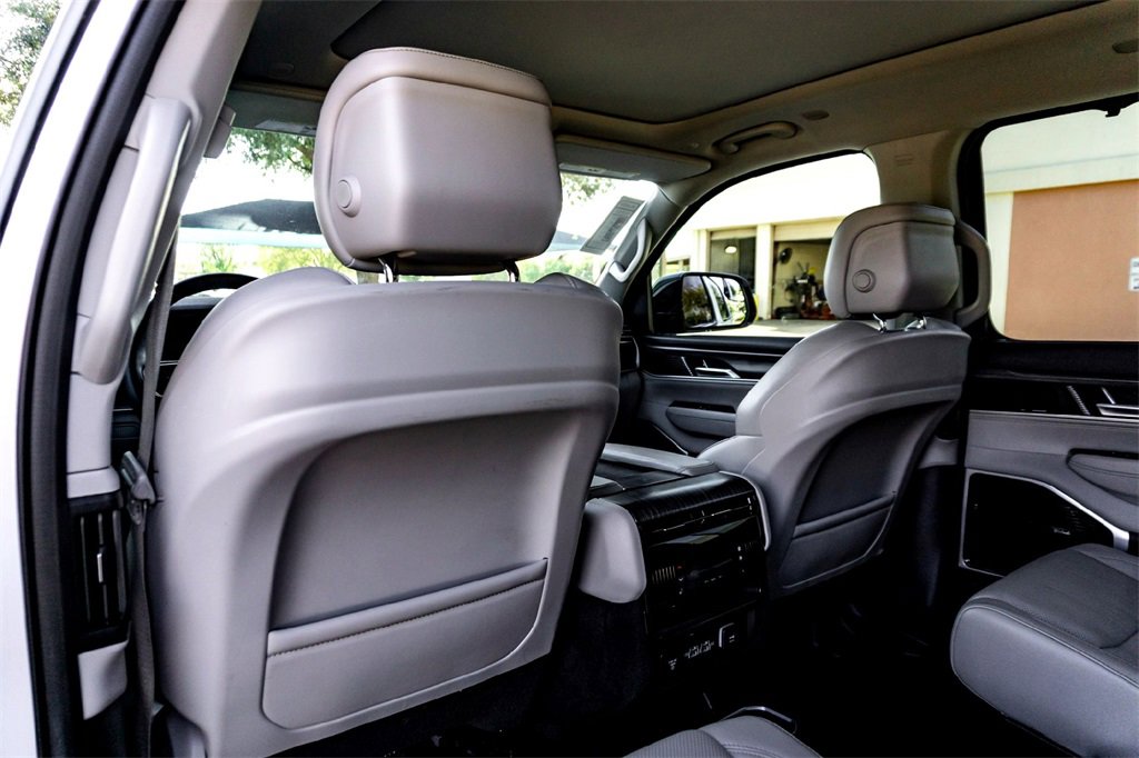 Used 2023 Jeep Wagoneer Series III w/ Premium Group I image 28