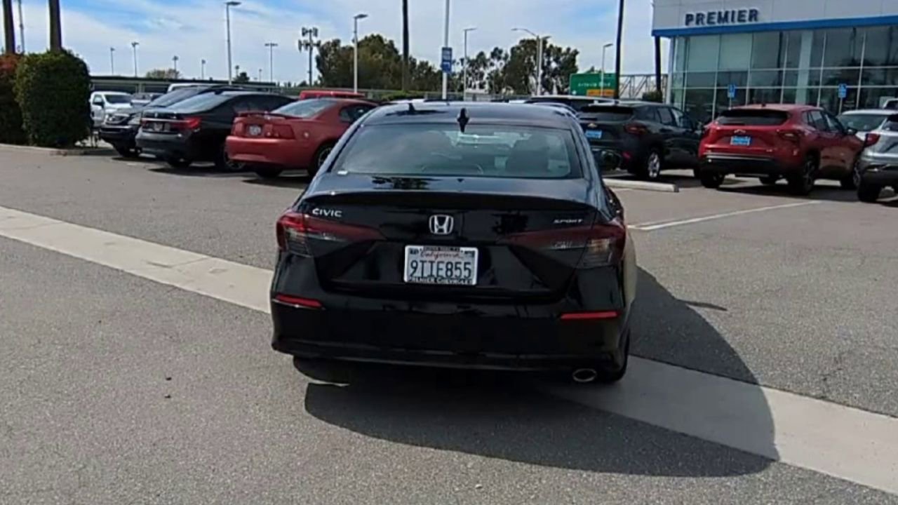 Used 2025 Honda Civic Sport image 7