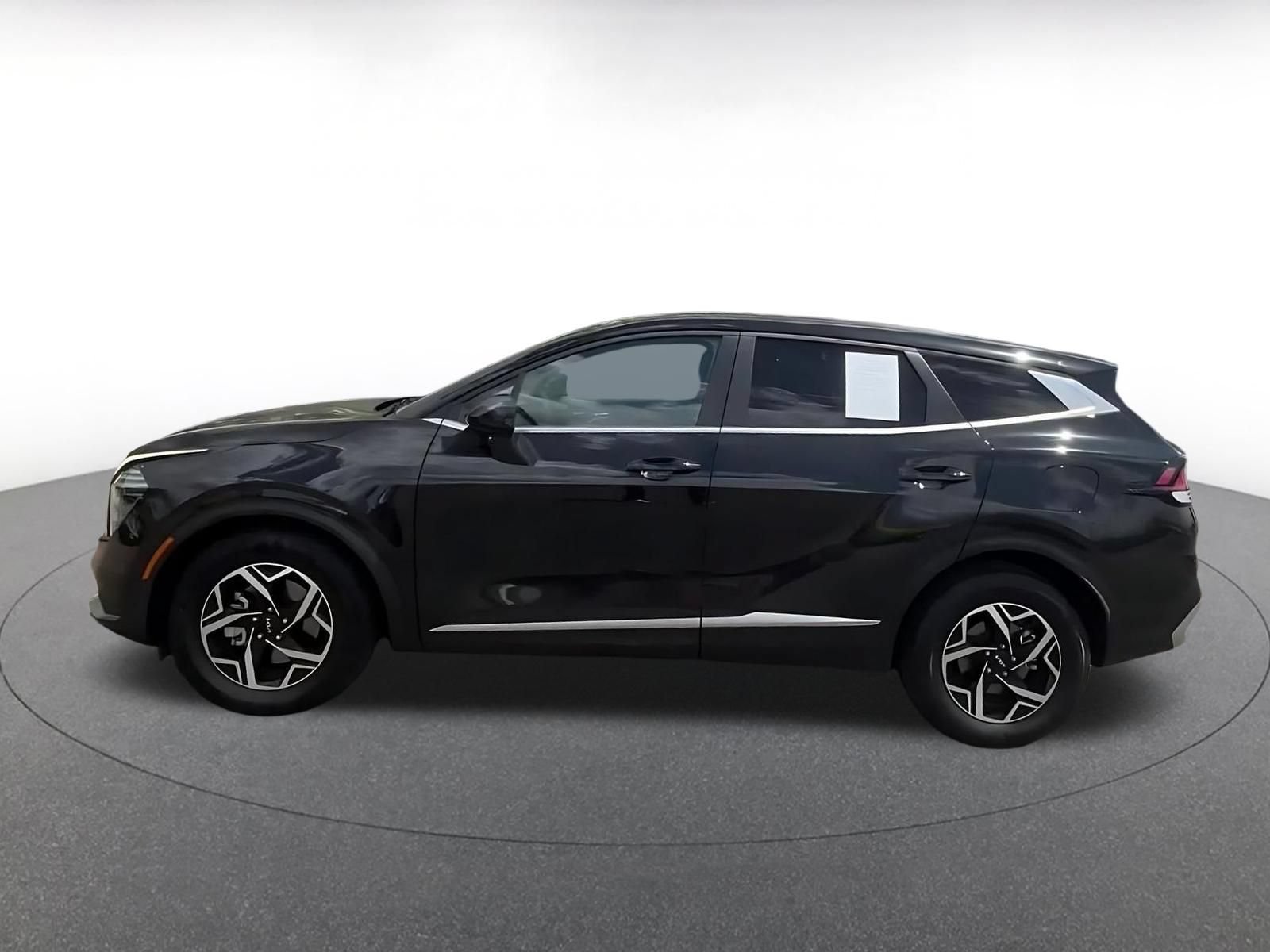 Used 2025 Kia Sportage LX FWD image 9