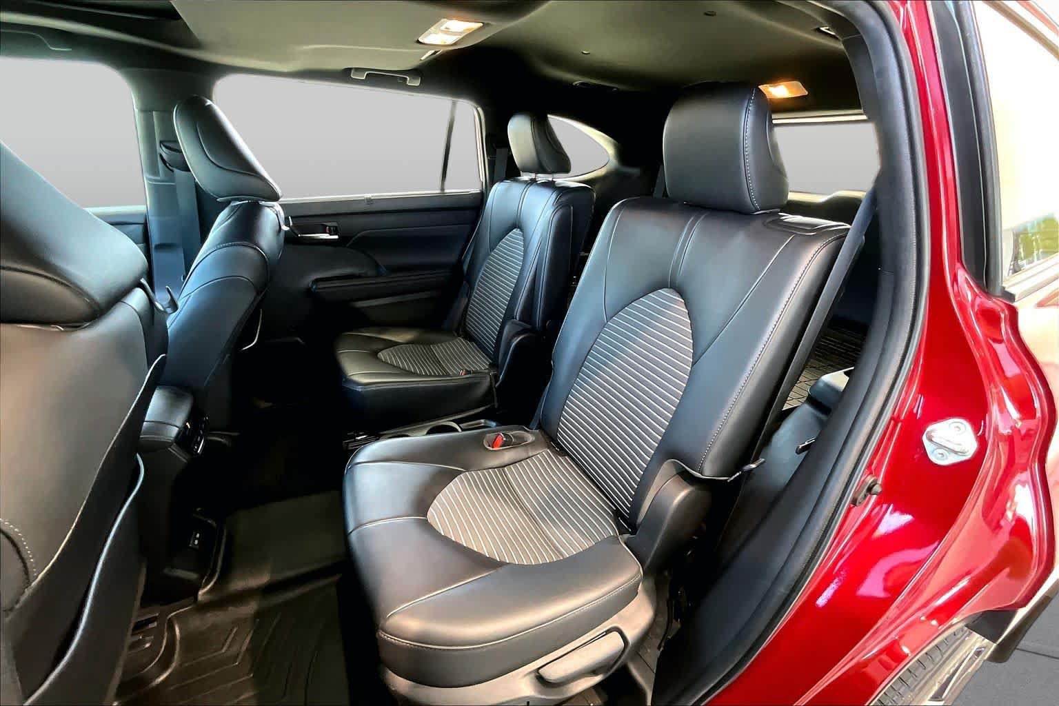 Used 2022 Toyota Highlander XSE FWD image 22