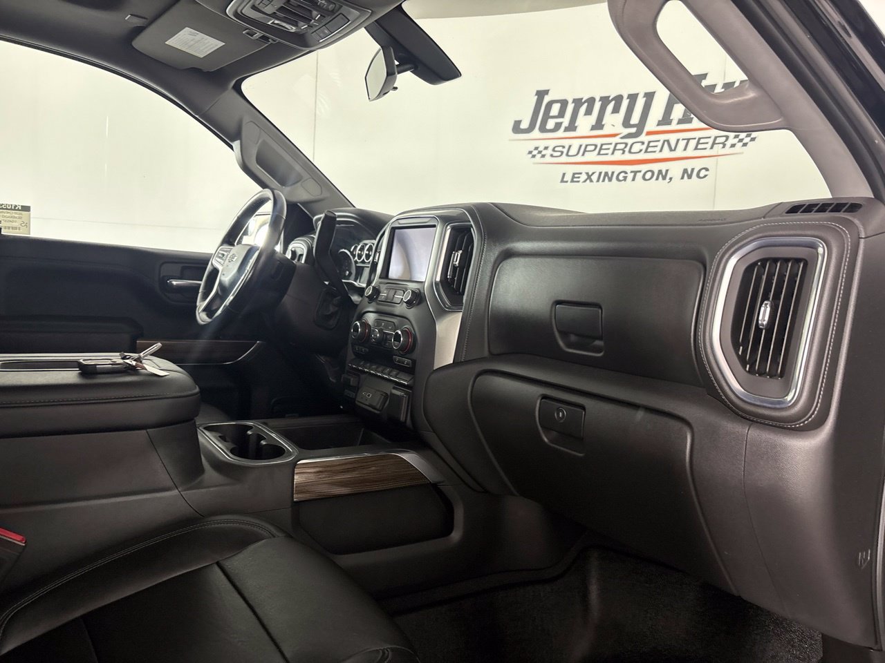 Used 2020 Chevrolet Silverado 1500 LT Trail Boss w/ Midnight Edition AWD/4WD image 32