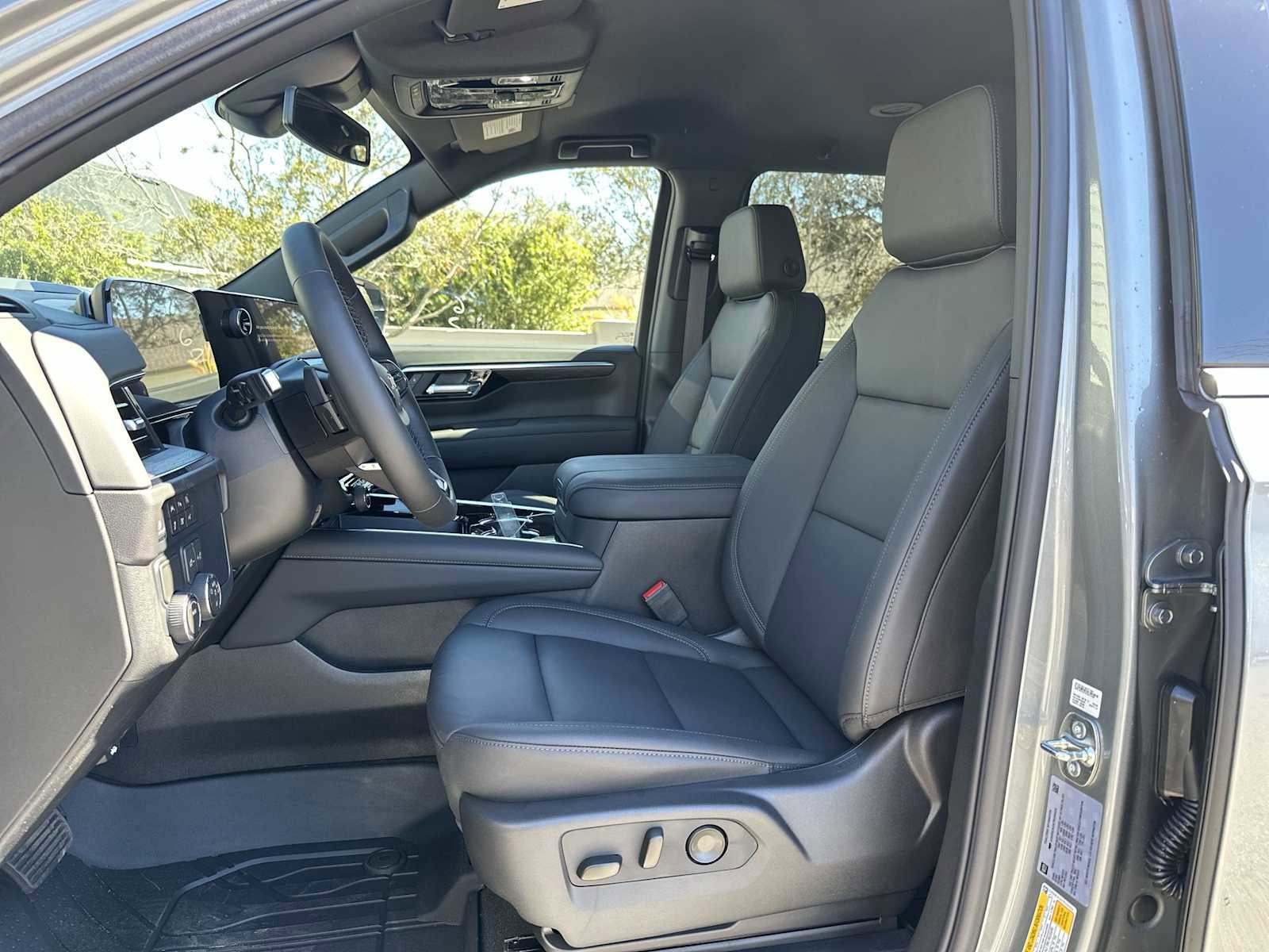 New 2026 Chevrolet Suburban LT w/ Comfort Package image 2