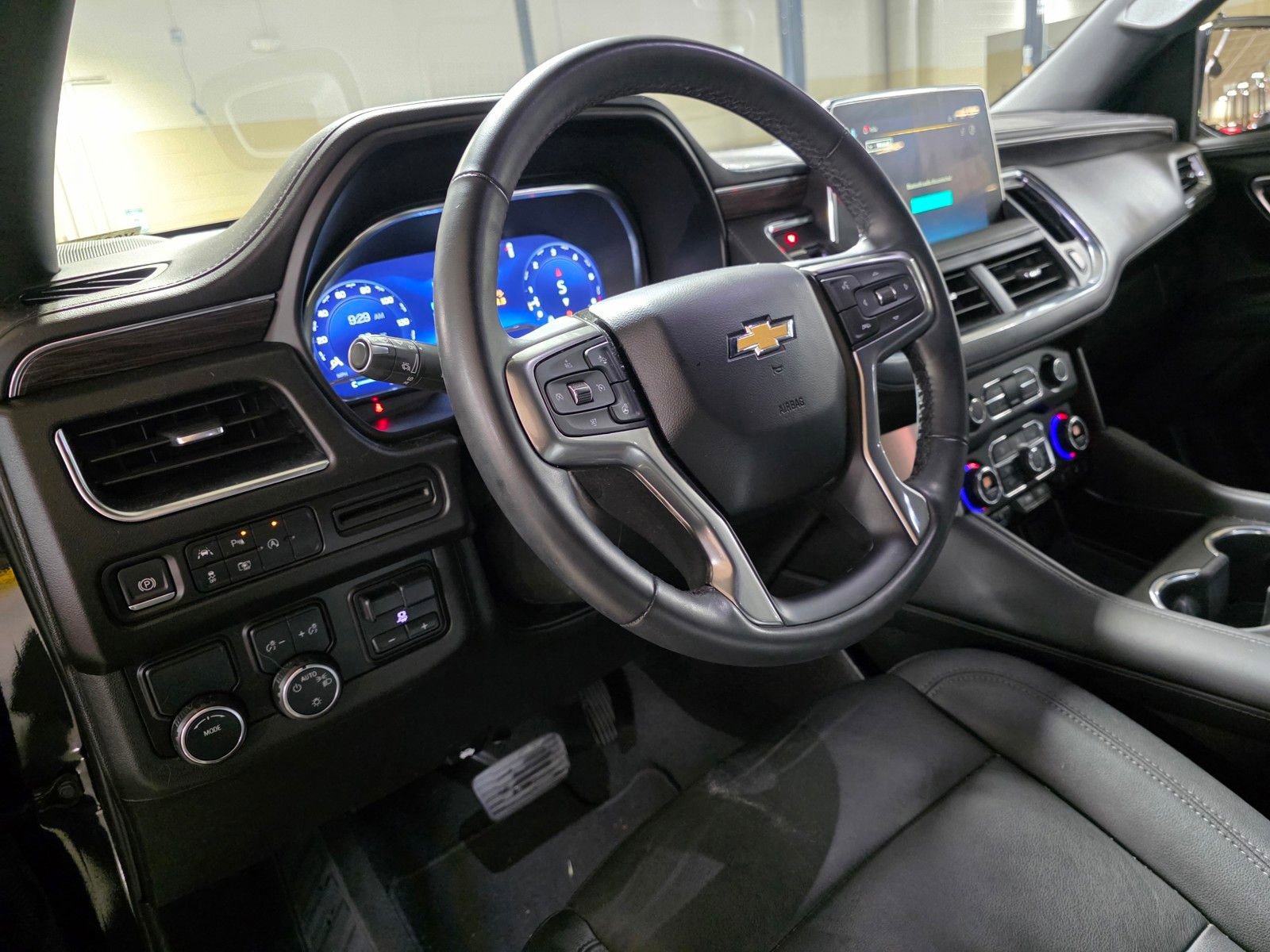 Used 2024 Chevrolet Suburban LT w/ LT Signature Package image 18