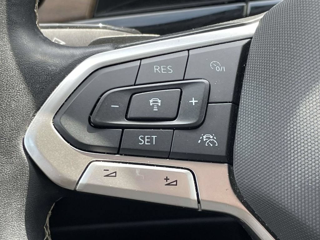Used 2025 Volkswagen Atlas SE AWD/4WD image 25