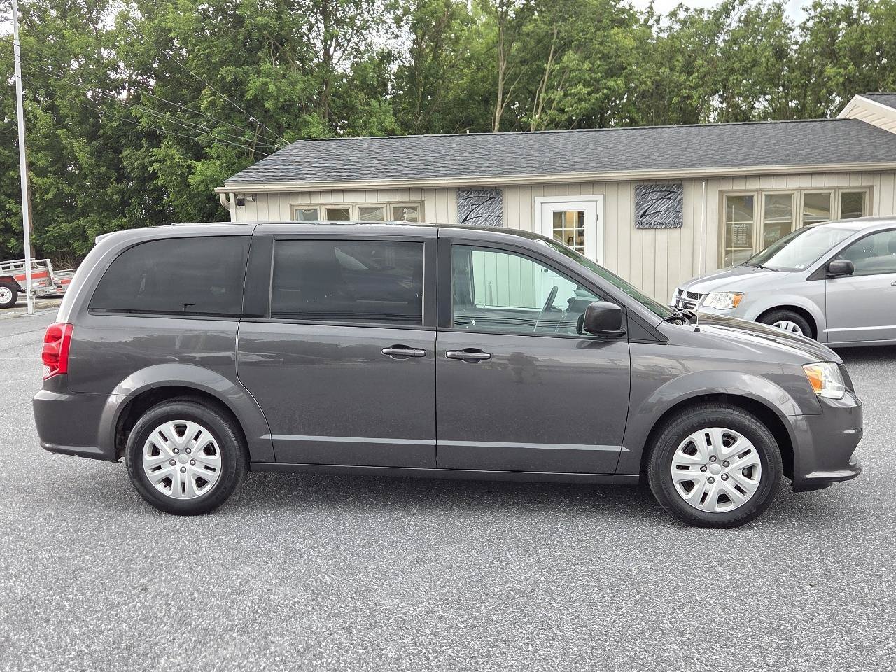 Used 2018 Dodge Grand Caravan SE w/ UConnect Hands-Free Group FWD image 12