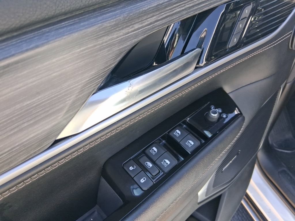 Used 2024 Jeep Wagoneer Series II w/ Flexible Seating Group image 11