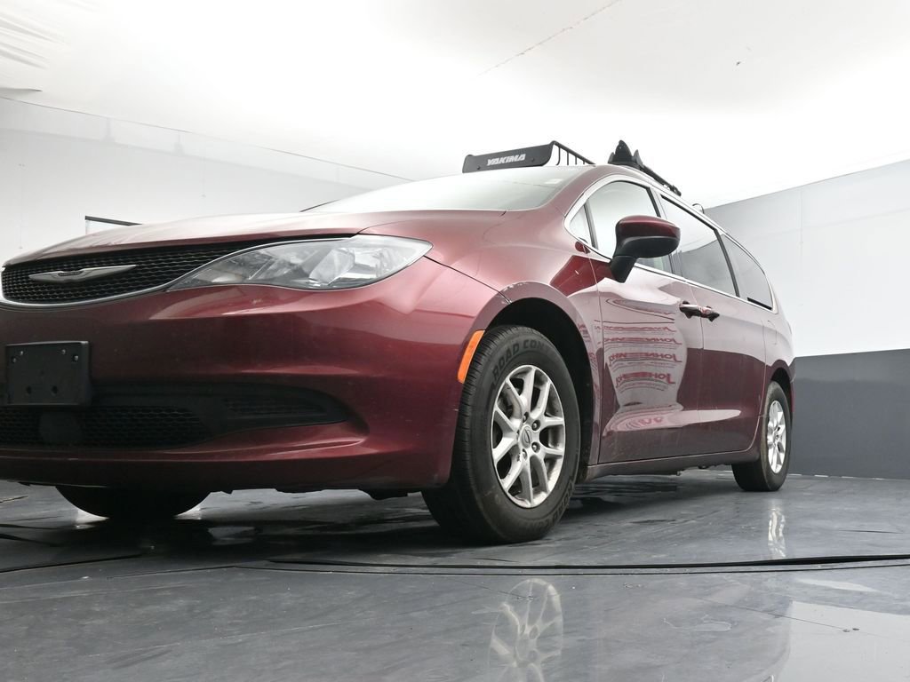 Used 2021 Chrysler Voyager Lxi image 20