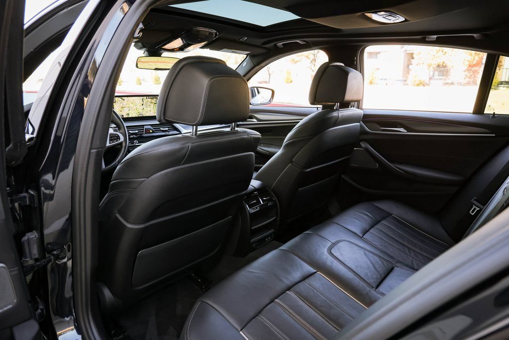 Used 2022 BMW M550i xDrive AWD/4WD image 31