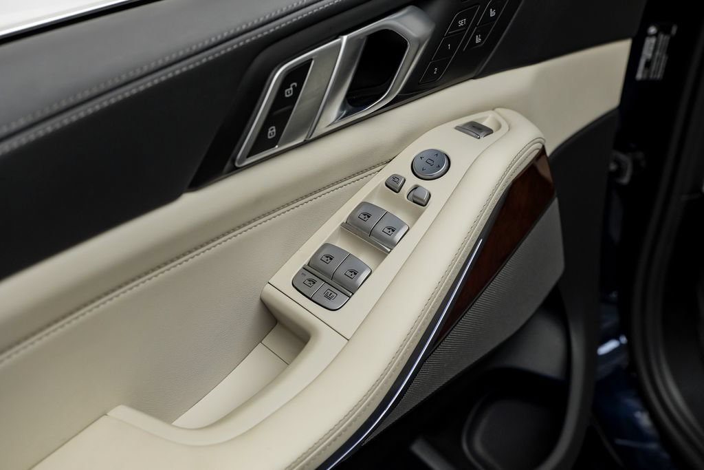 Used 2024 BMW ALPINA XB7 AWD/4WD image 42