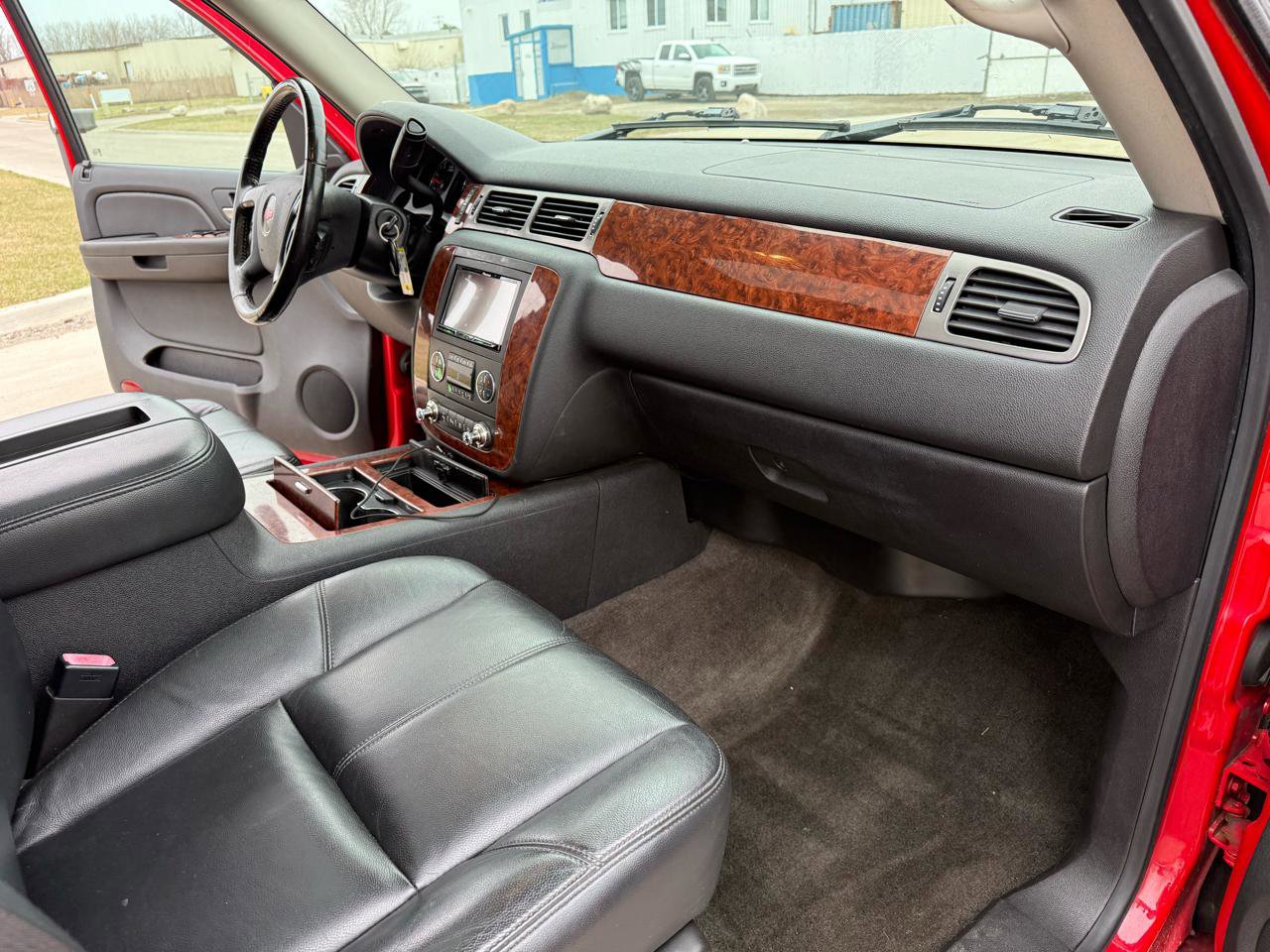 Used 2008 Chevrolet Avalanche LTZ w/ LTZ Preferred Equipment Group image 30