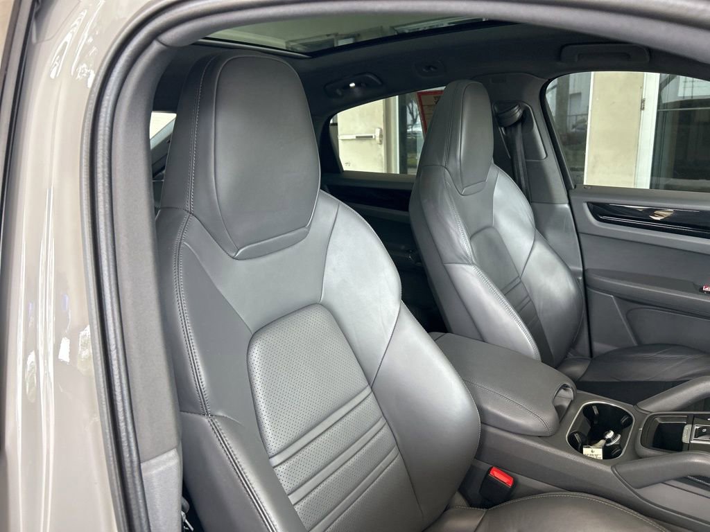 Used 2022 Porsche Cayenne Coupe image 19