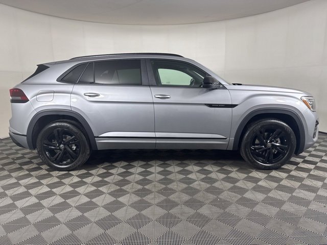New 2026 Volkswagen Atlas Cross Sport SEL R-Line image 2