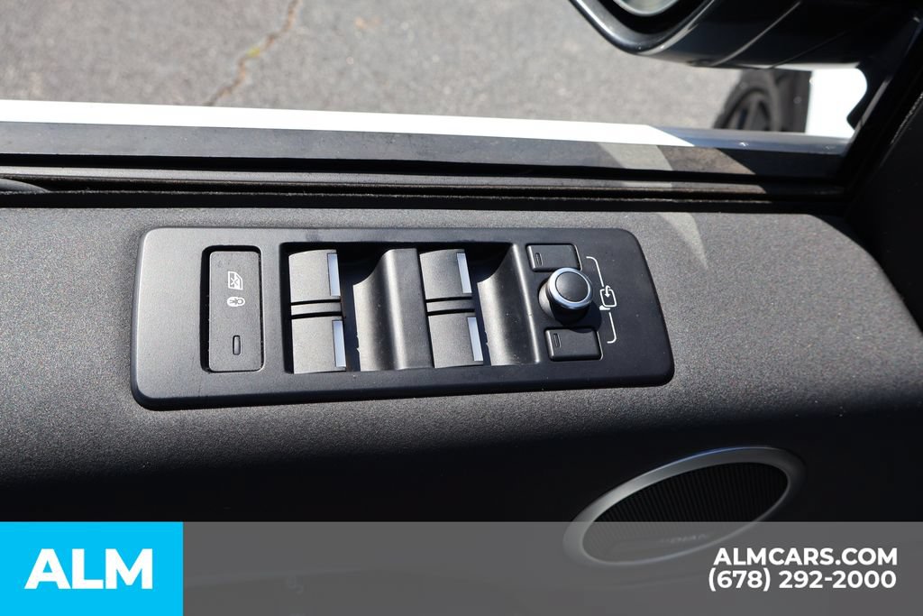 Used 2020 Land Rover Discovery Landmark AWD/4WD image 11